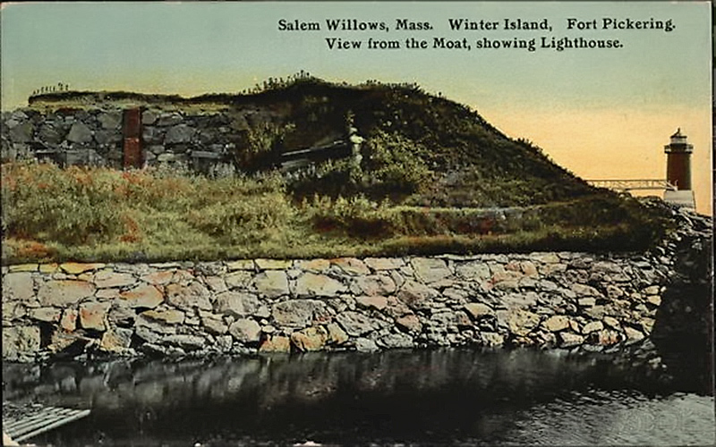 Fort_Pickering_moat-postcard