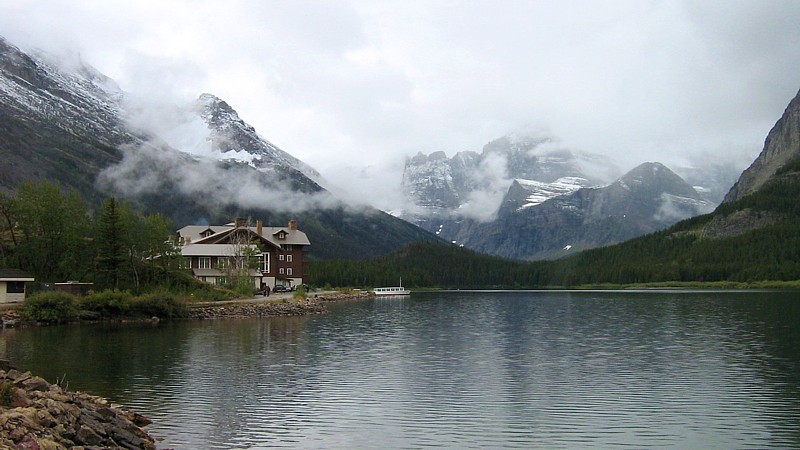 Swiftcurrent_Lake