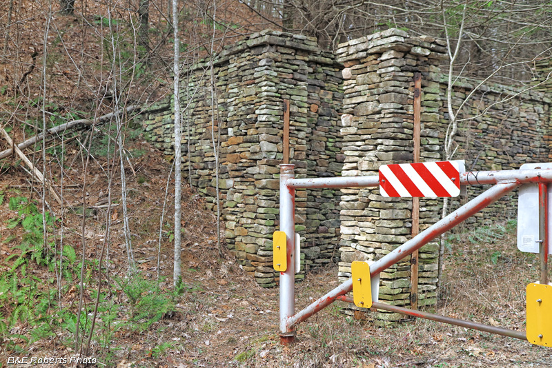 Stone_Wall_Entry