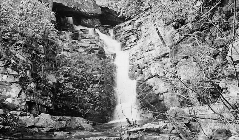 Upper_Thornburg_Ridge_Falls