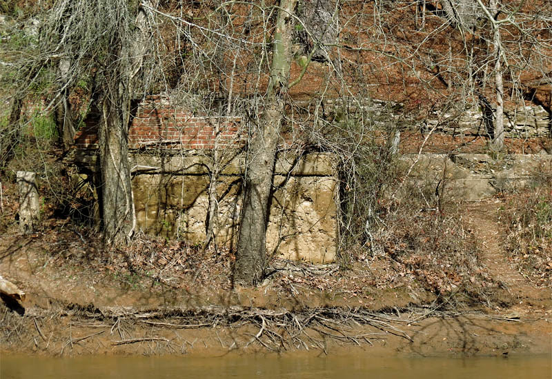 Ruins_across_river