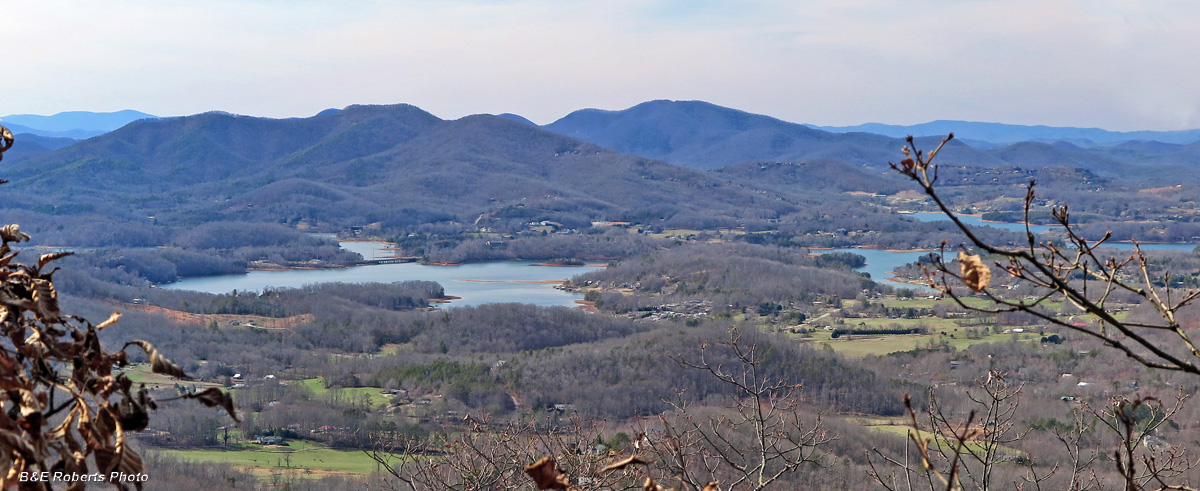 Chatuge_and_mountains