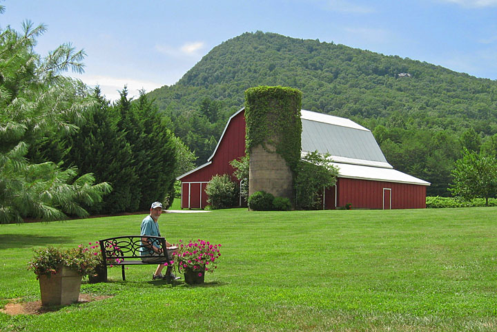 Bench-barn