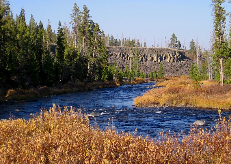 Sheepeater_cliffs_creek