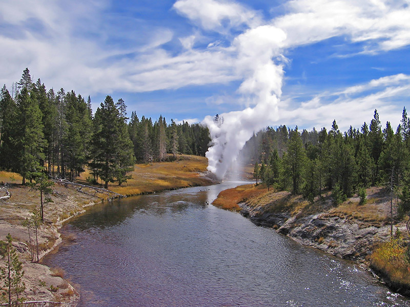 Riverside_Geyser